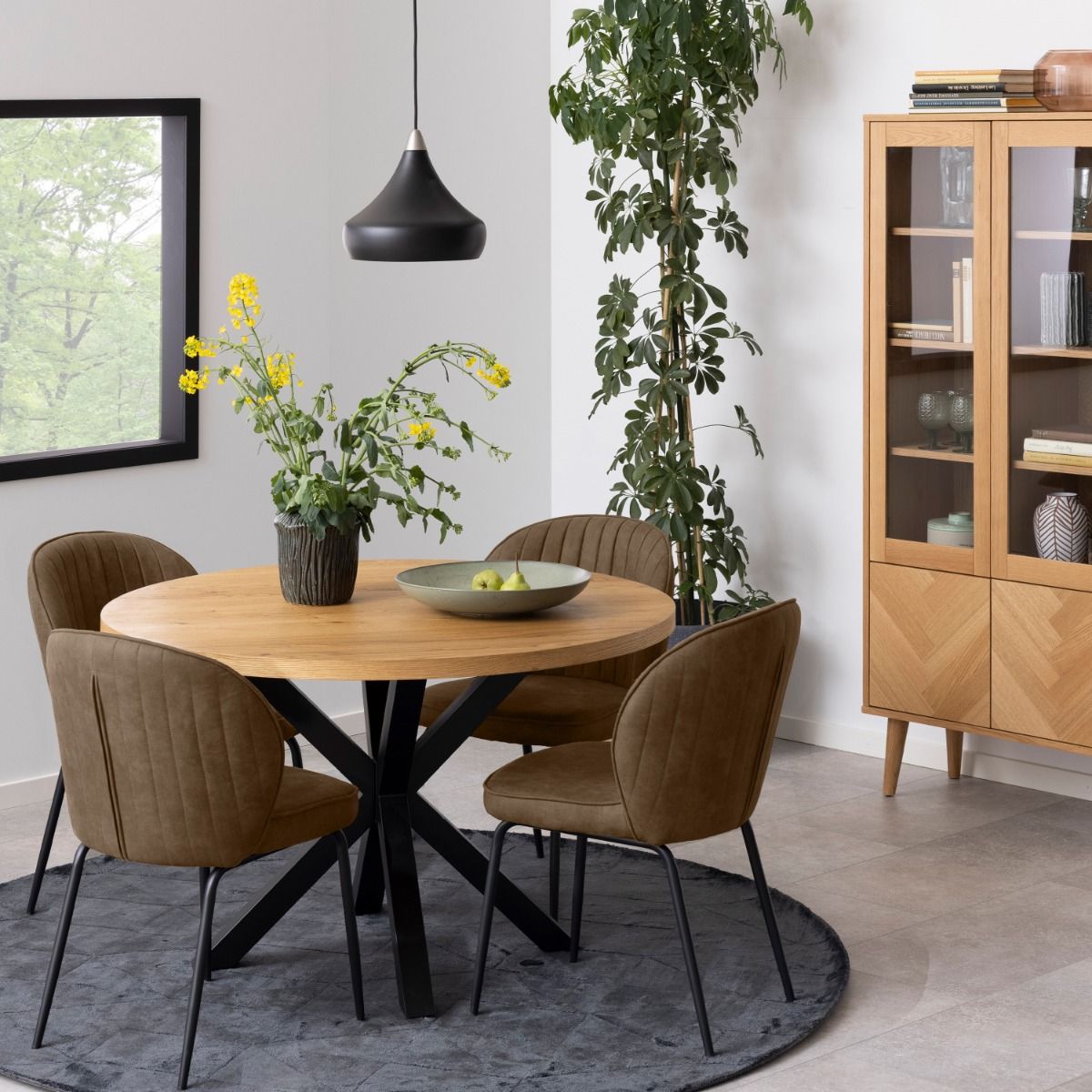 Heaven Round Dining Table in Oak with Black Legs 120 x 76.4 cm - INSIDE HOUSE