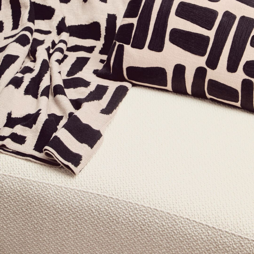 Althea Cream Linen Curved 3-Seater Sofa - INSIDE HOUSE